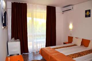 Отель Hotel Sanda Венус Двухместный номер с 1 кроватью или 2 отдельными кроватями и балконом-2
