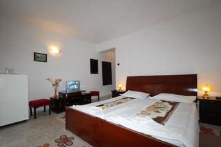 Отель Hotel Sanda Венус Двухместный номер с 1 кроватью или 2 отдельными кроватями и балконом-11